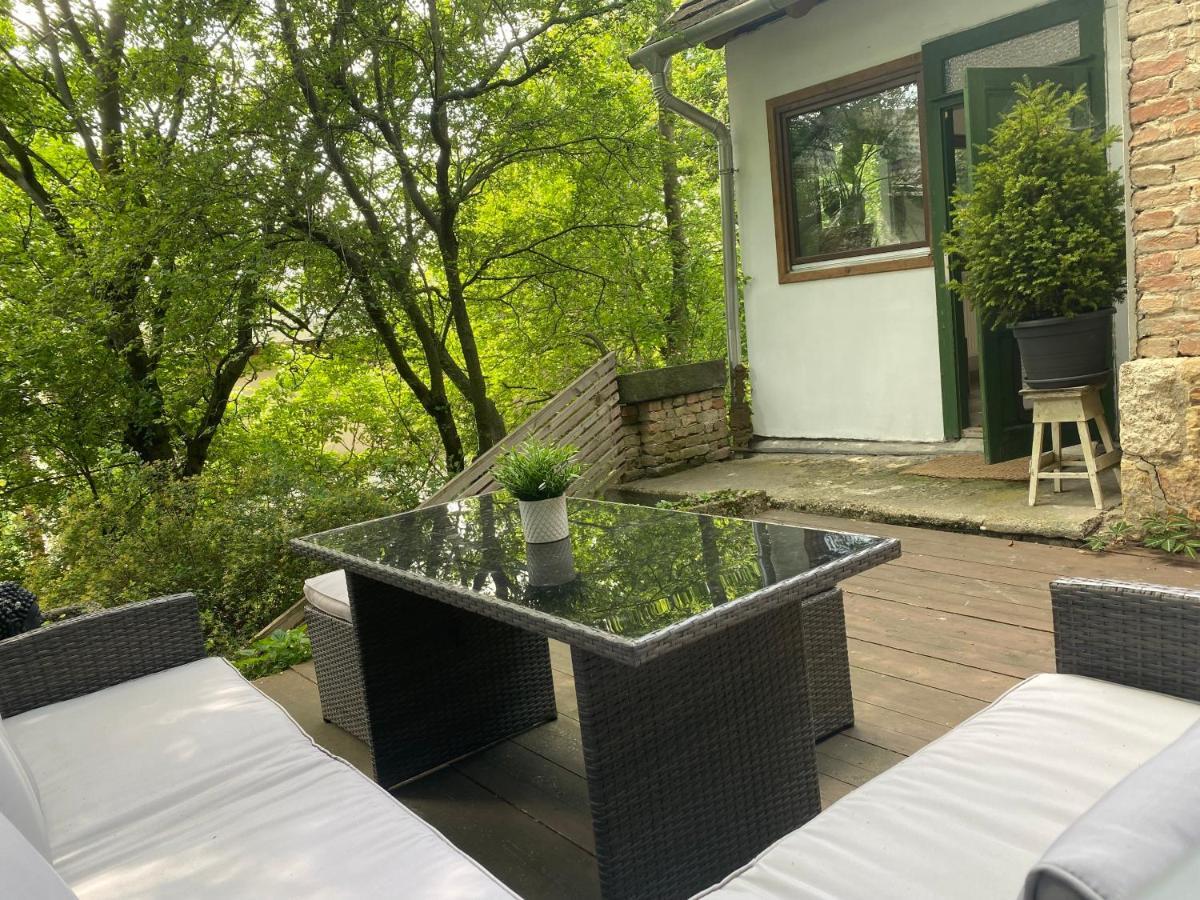 Rustic Cottage & Garden Retreat On Buda Hilltop Budapest Exteriör bild